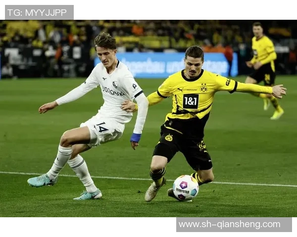 沙尔克04主场双雄对决,憾负多特蒙德揭开德甲新赛季序幕 沙尔克04主场双雄对决,憾负多特蒙德揭开德甲新赛季序幕